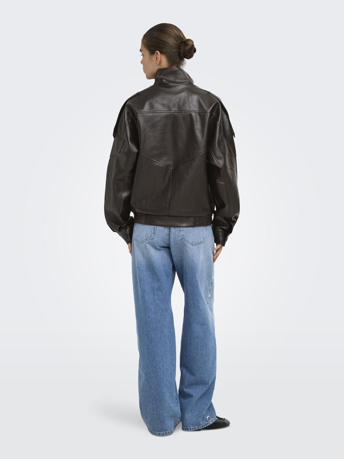 model_shot-back